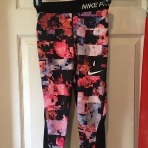 Cropped Nike Pro Leggings